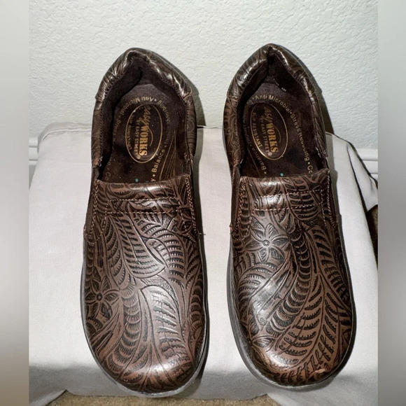 Easy Street  Women's Easy Works By Lyndee Slip Resistant Clogs Size 6 - Picture 6 of 9